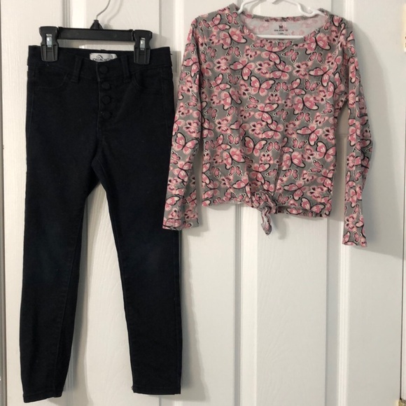 Pair of black jeans by Jordache size 6 with a 6X top black and pink print - Picture 2 of 6